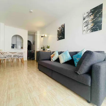 Tolle Mit 2 Schlafzimmern, Balkon Und Pool Апартаменти