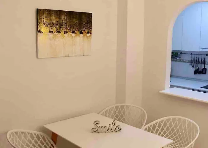 Tolle Mit 2 Schlafzimmern, Balkon Und Pool