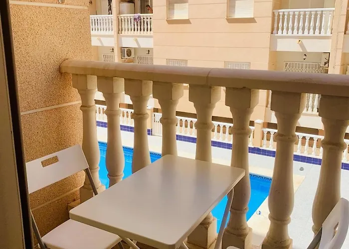 Tolle Mit 2 Schlafzimmern, Balkon Und Pool