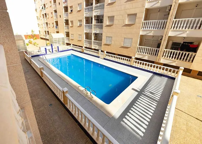 Tolle Mit 2 Schlafzimmern, Balkon Und Pool Torrevieja
