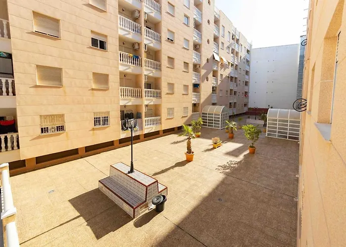 Lägenhet Tolle Mit 2 Schlafzimmern, Balkon Und Pool Torrevieja