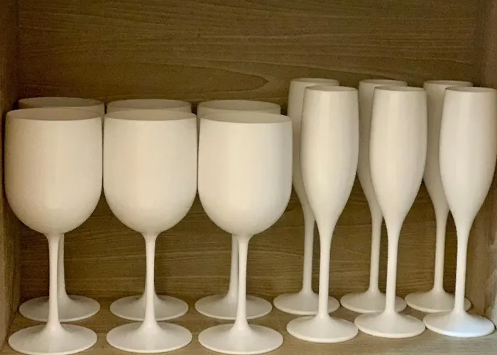 Tolle Mit 2 Schlafzimmern, Balkon Und Pool