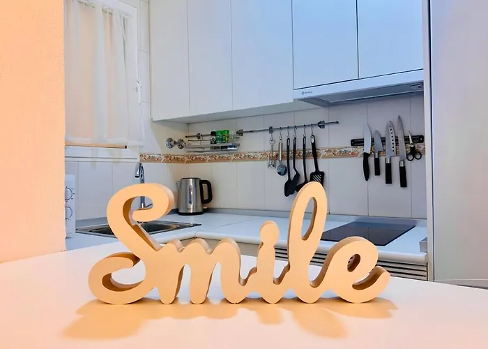 Tolle Mit 2 Schlafzimmern, Balkon Und Pool Lägenhet *