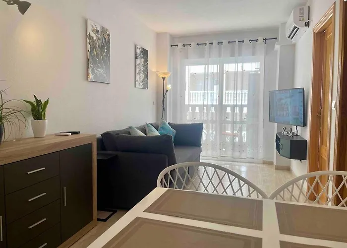 Tolle Mit 2 Schlafzimmern, Balkon Und Pool