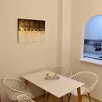 Tolle Mit 2 Schlafzimmern, Balkon Und Pool