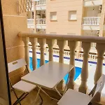 Tolle Mit 2 Schlafzimmern, Balkon Und Pool