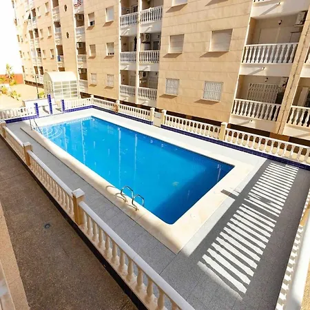 Tolle Mit 2 Schlafzimmern, Balkon Und Pool טורבייחה