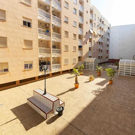 Appartement Tolle Mit 2 Schlafzimmern, Balkon Und Pool Torrevieja