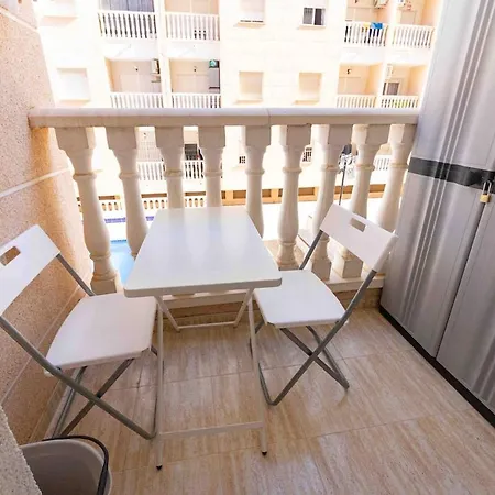 Appartement Tolle Mit 2 Schlafzimmern, Balkon Und Pool Torrevieja