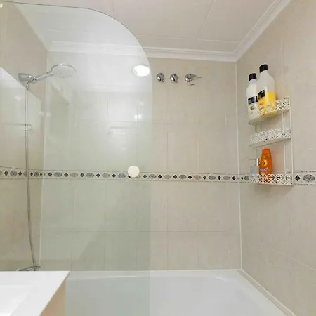 Tolle Mit 2 Schlafzimmern, Balkon Und Pool *