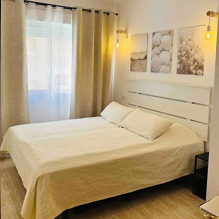 Tolle Mit 2 Schlafzimmern, Balkon Und Pool